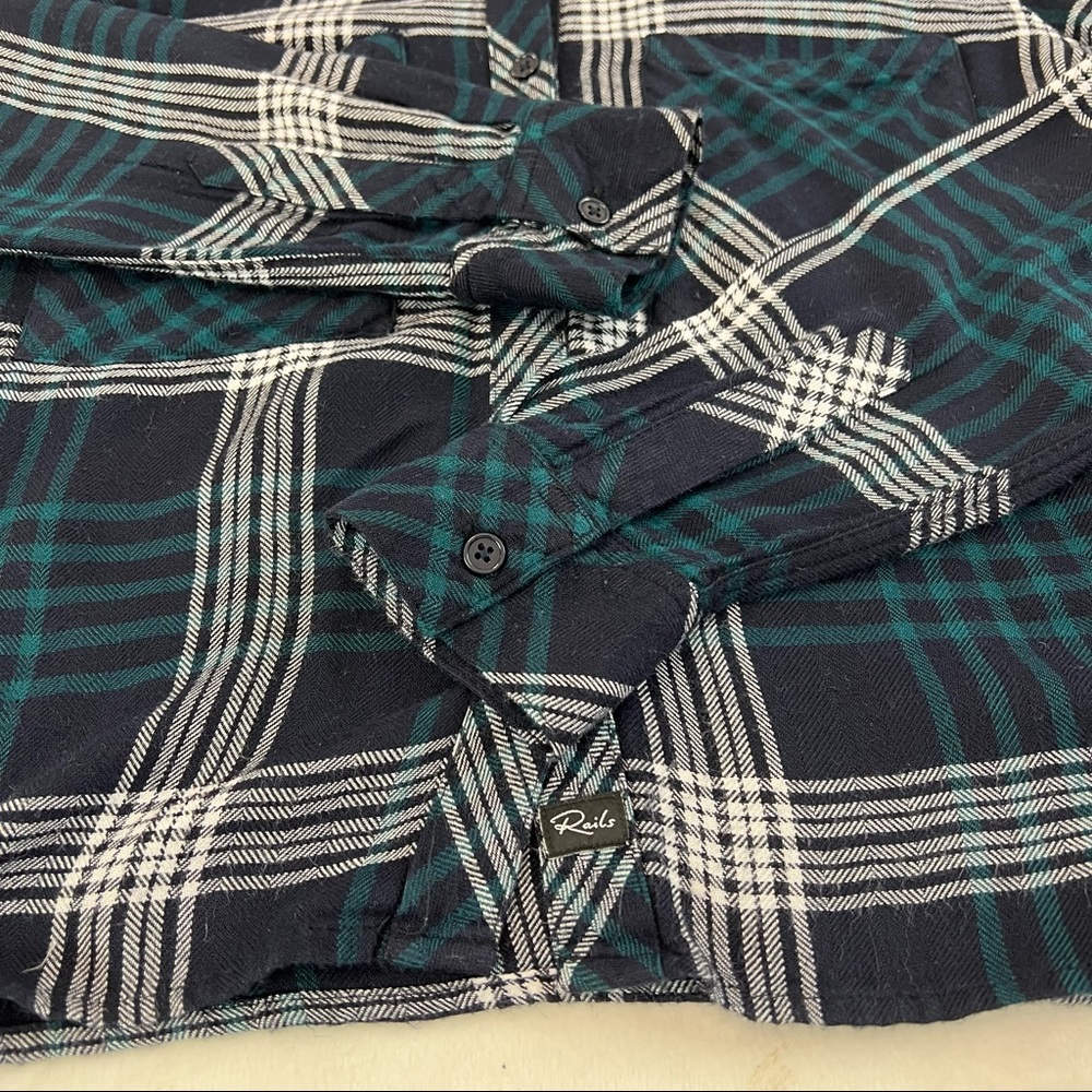 Rails 2 Front Pocket Plaid Button Front Shirt Siz… - image 8